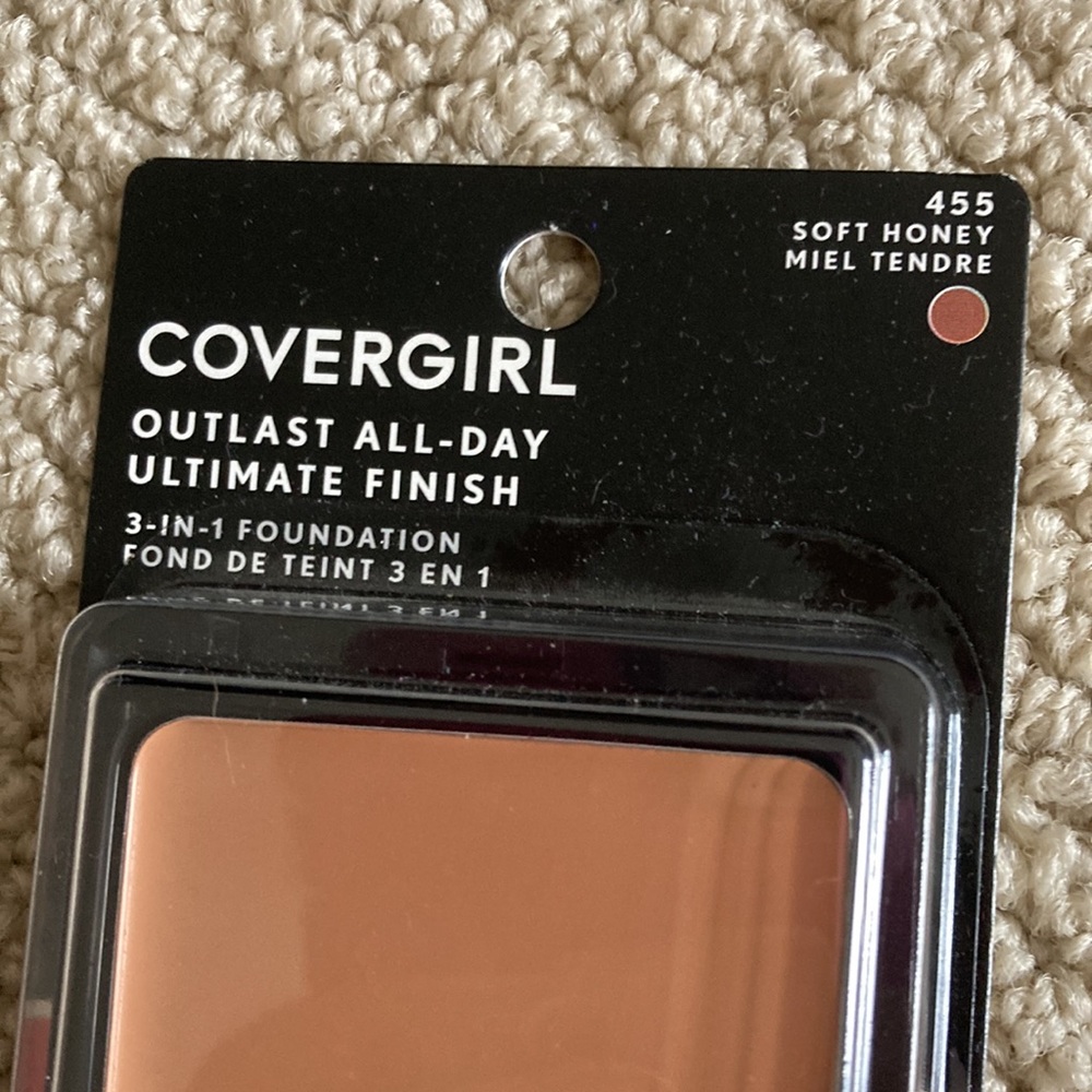 Covergirl Outlast All-Day Ultimate Finish 3 in 1 Foundation 455 Soft Honey NIB - Picture 2 of 6